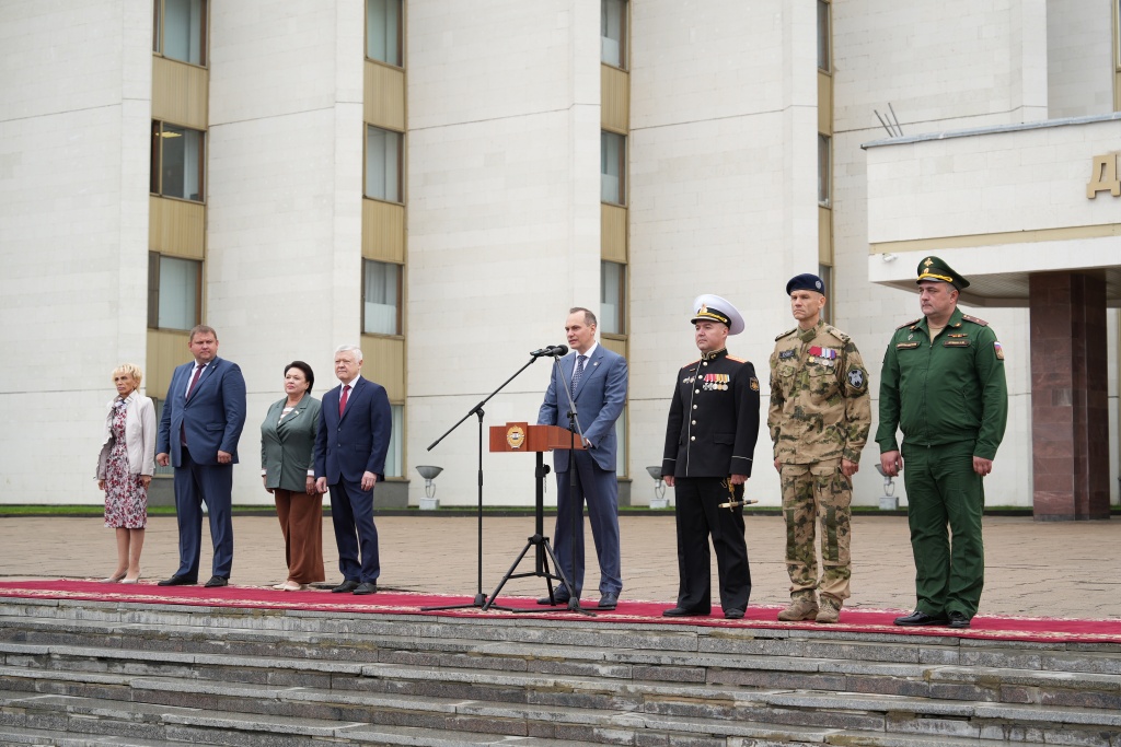 Наталья Долматова приняла участие в церемонии вручения ключей от автомобилей ветеранам СВО 