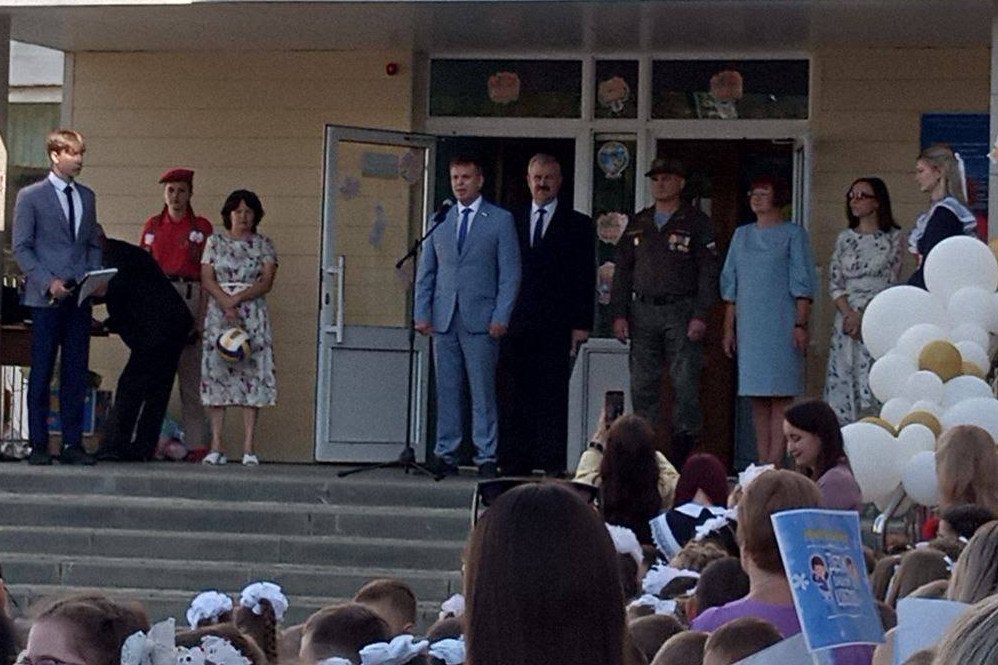 Заместитель Председателя Госсобрания Мордовии Евгений Тюрин поздравил коллектив школы № 35 Саранска с началом учебного года