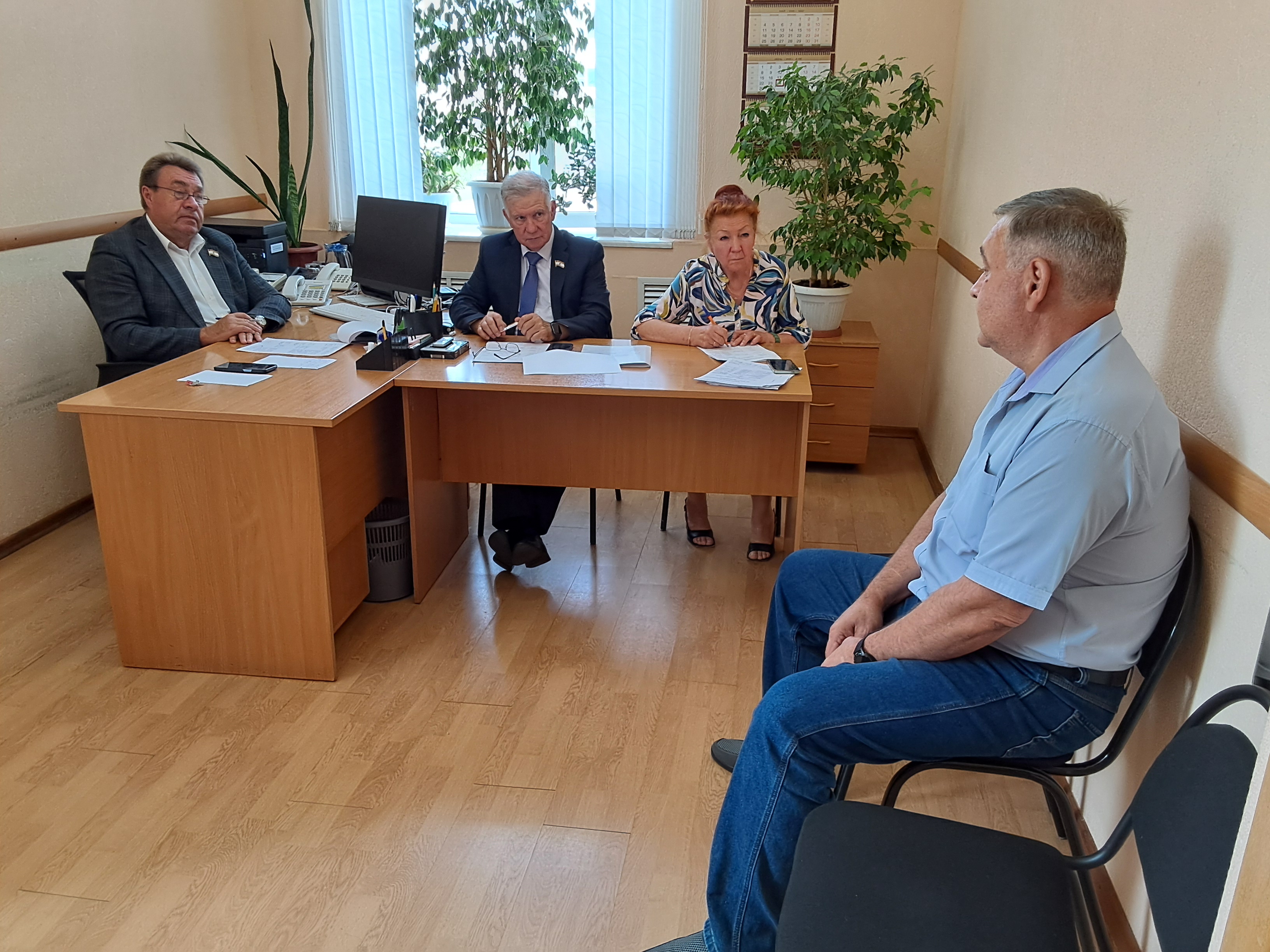 Дмитрий Кузякин и Павел Феофанов провели приём граждан