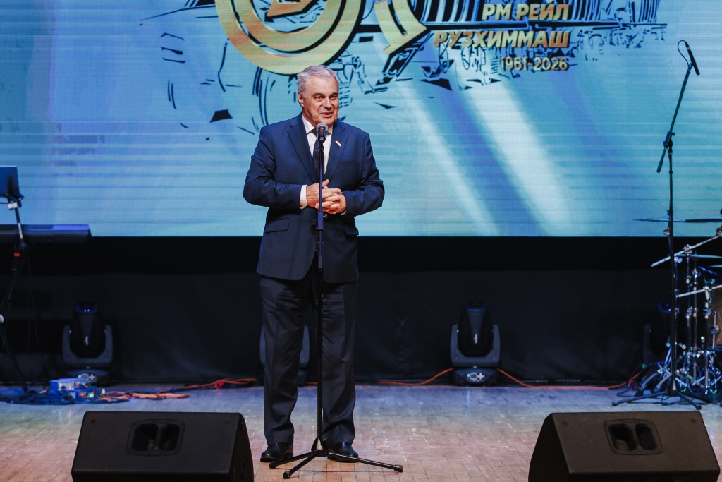  Владимир Чибиркин поздравил вагоностроителей Мордовии 