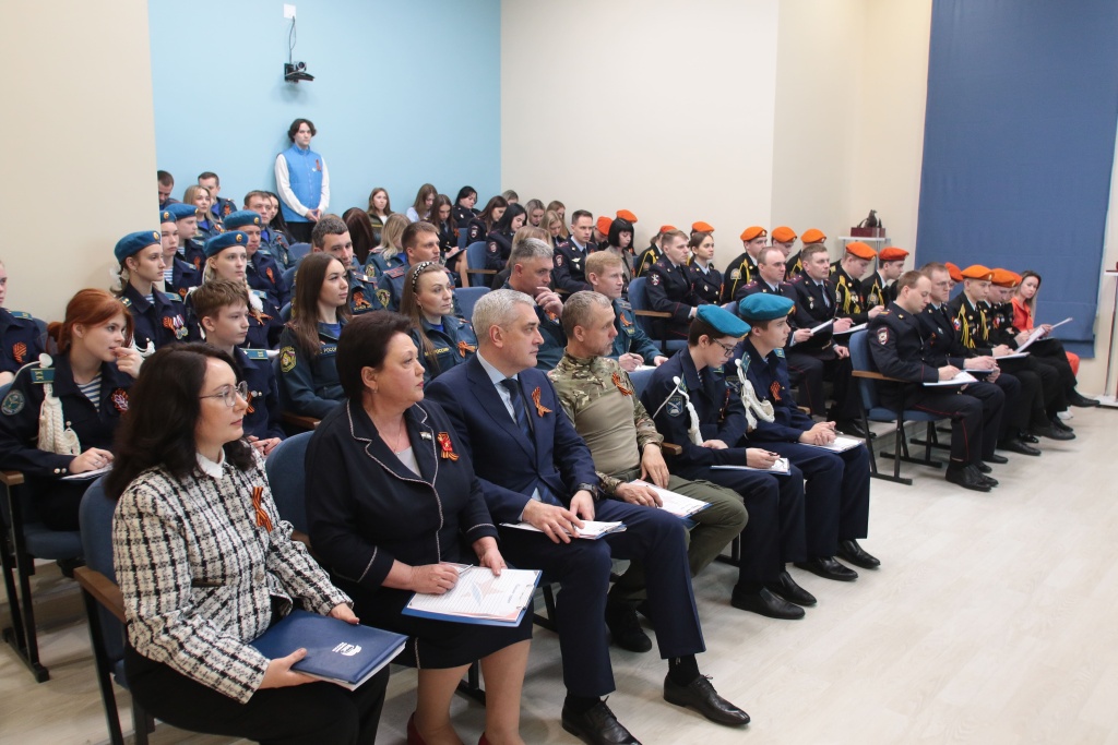  Депутаты Госсобрания Мордовии приняли участие в «Диктанте Победы»