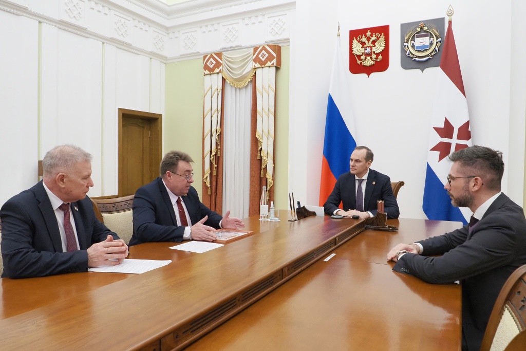 Глава Мордовии Артём Здунов встретился с руководителем фракции «КПРФ» в Госсобрании Мордовии Дмитрием Кузякиным и депутатом Павлом Феофановым