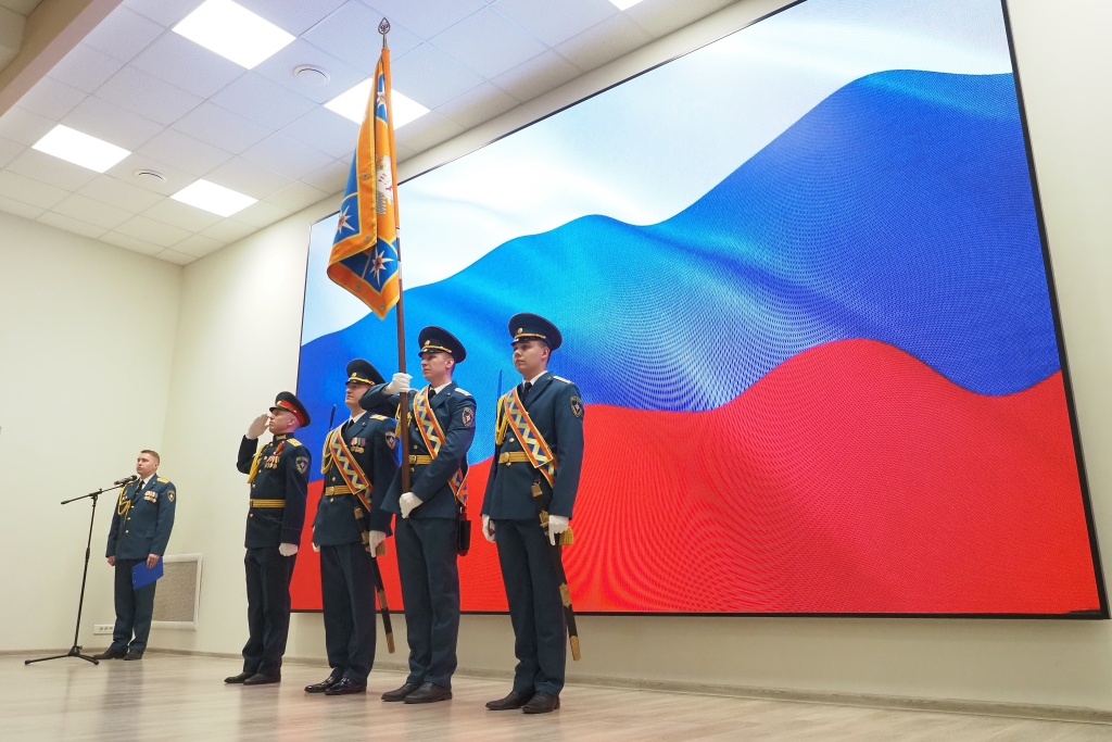 Владимир Чибиркин поздравил сотрудников МЧС с Днем пожарной охраны