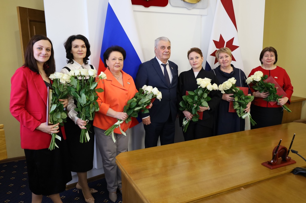 Владимир Чибиркин – женщинам-депутатам: «Вы много делаете для республики»